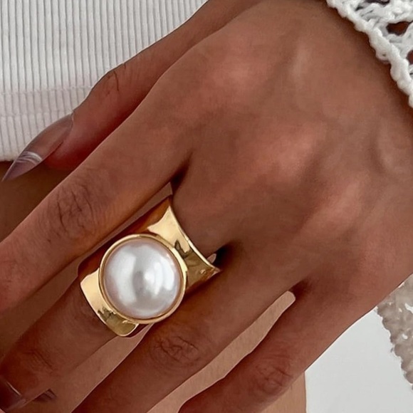 Anthropologie Jewelry - Sculptural Baroque Pearl Signet Ring